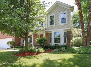 282 S Old Creek Rd, Vernon Hills, IL 60061