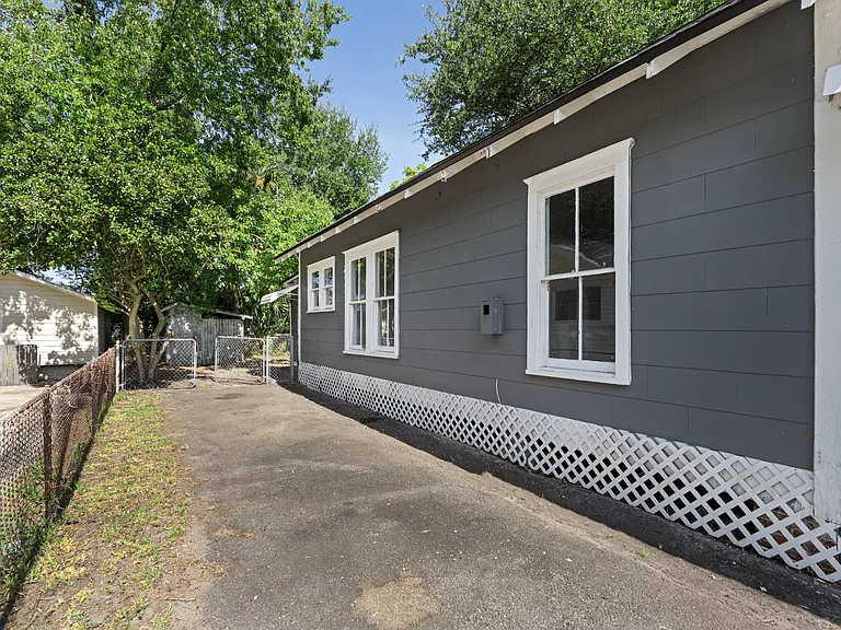 853 Saint Clair St — Photo 24