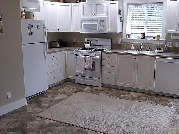 Kitchen appliances
included