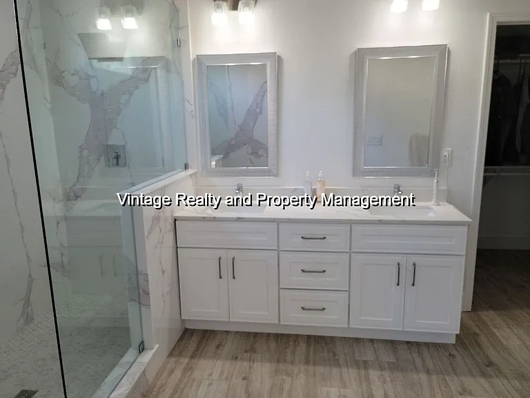 1052 Foxfire Dr — Photo 9