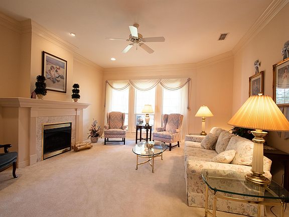 3rd image of 402 Prince Charles St