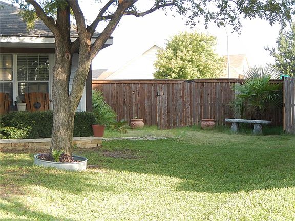 3rd image of 1593 Sandhurst Dr