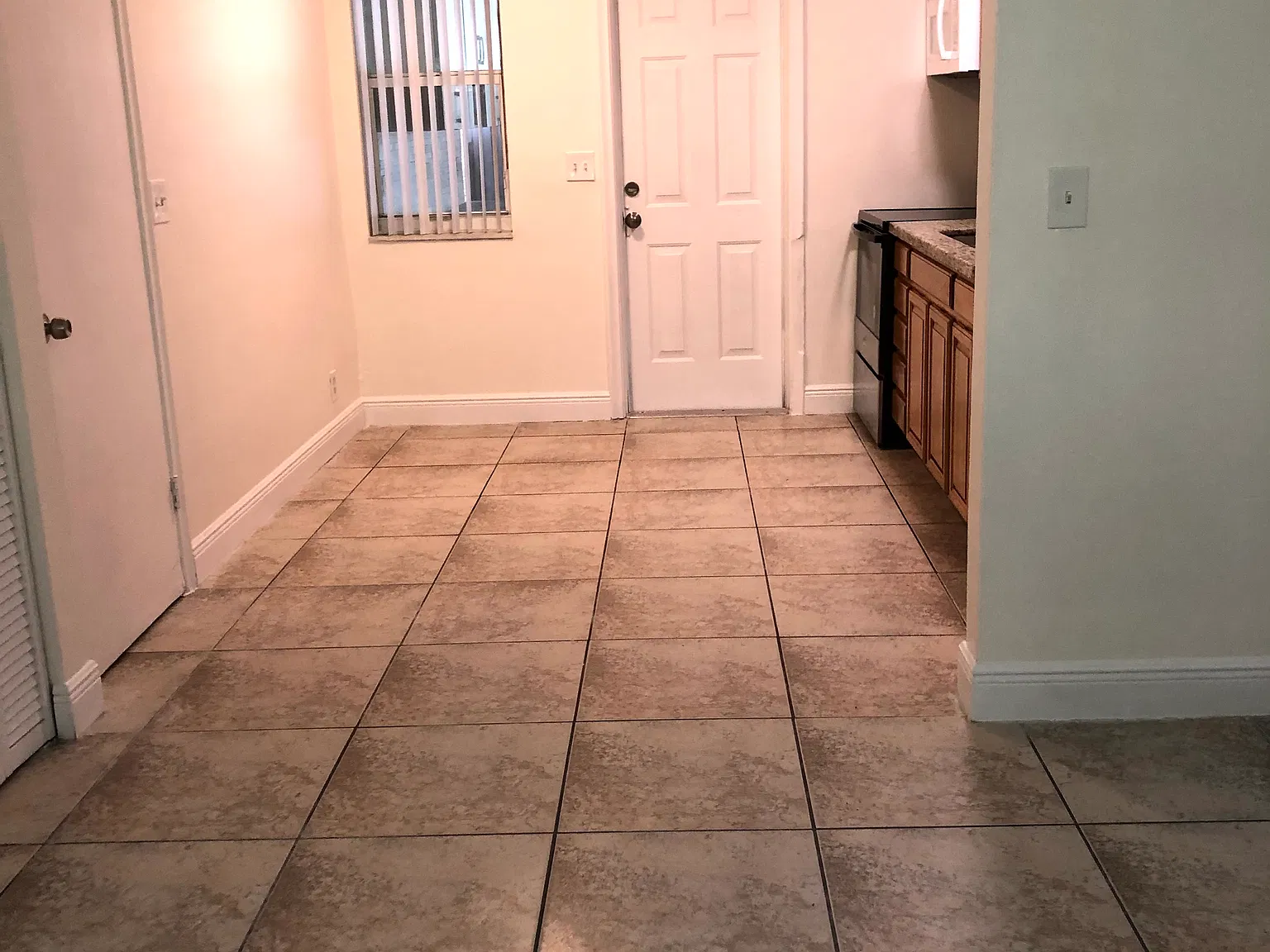 2 bed, 850 sqft, $2,100 — Photo 4