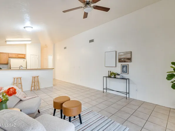 10207 E Desert Crossings Way, Tucson, AZ 85747