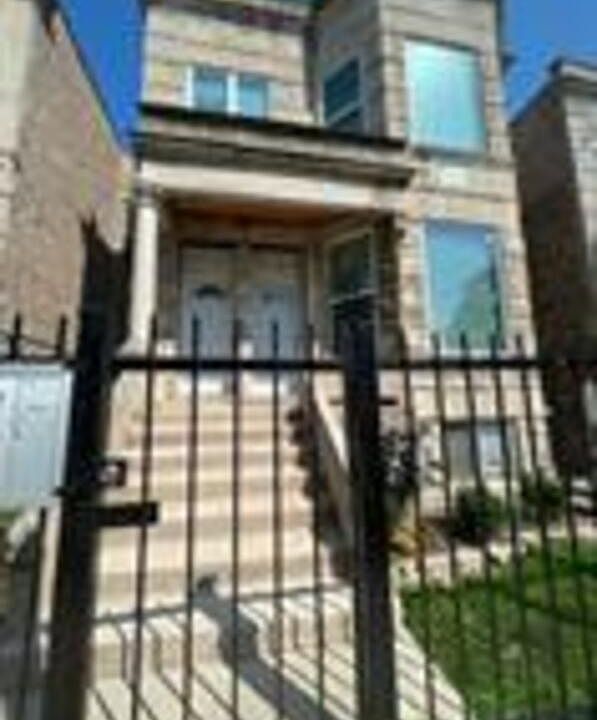 1st image of 1529 S Central Park Ave #2