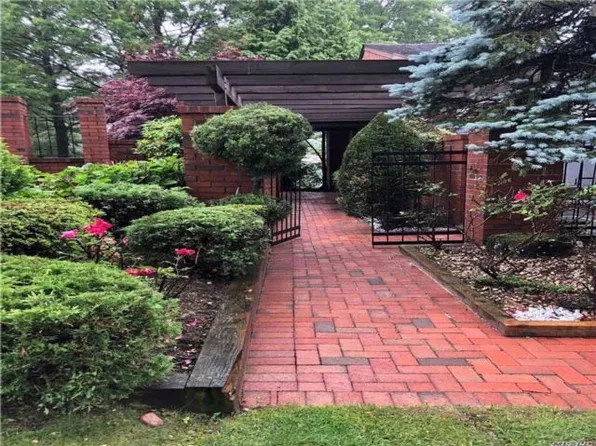 38 Harvard Rd, Manhasset, NY 11030