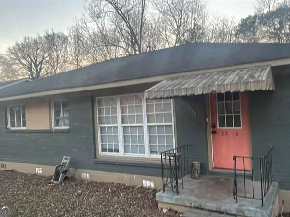 2925 Delowe Dr, East Pt, GA 30344