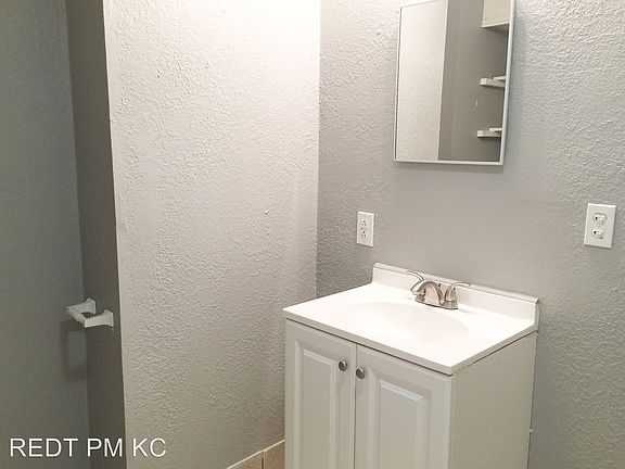 5th image of 135 N Lawn Ave APT 8