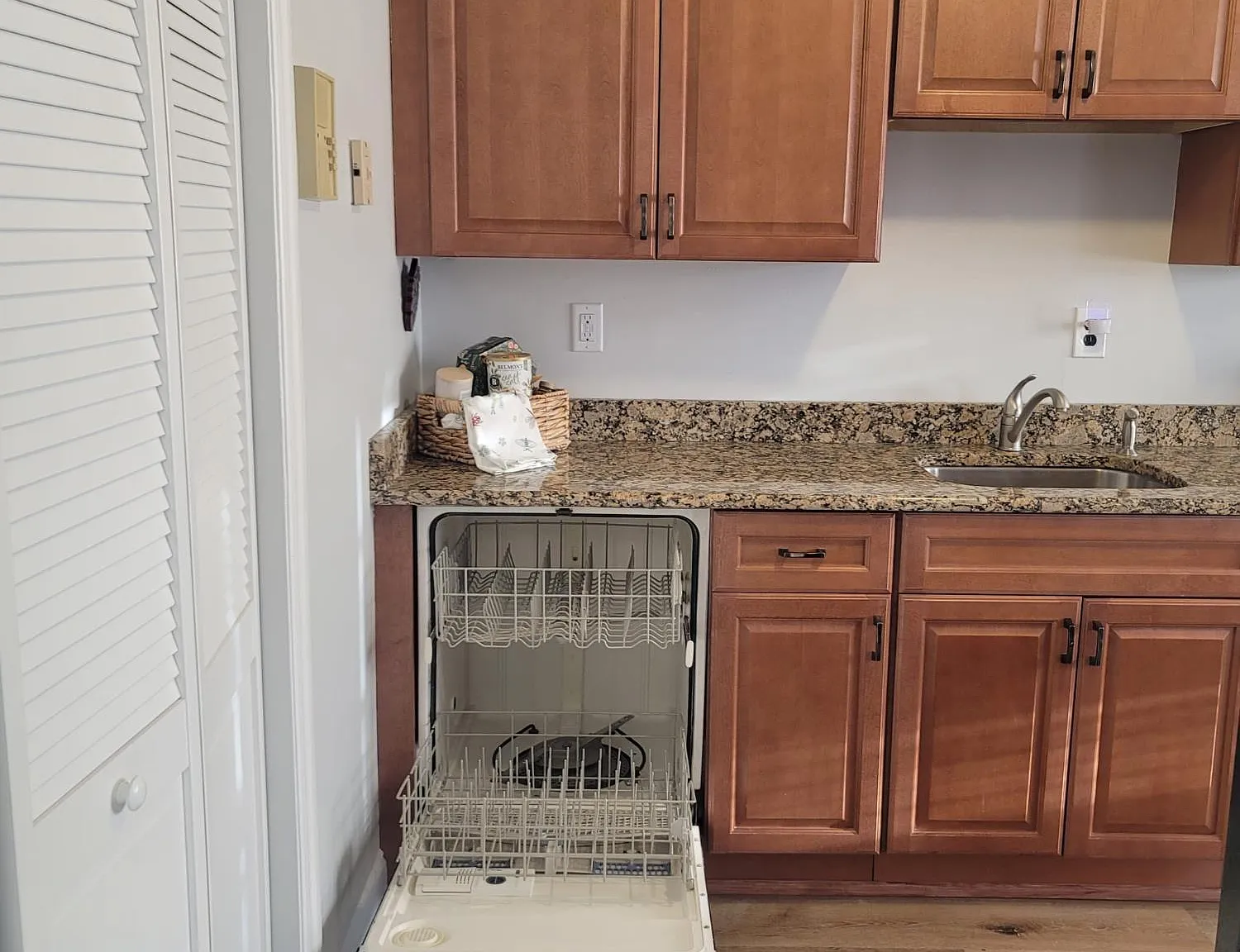 1 bed, 1.0 bath, $2,000 — Photo 2