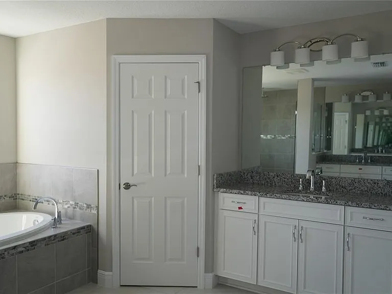 5450 Wayfarer Ave — Photo 12
