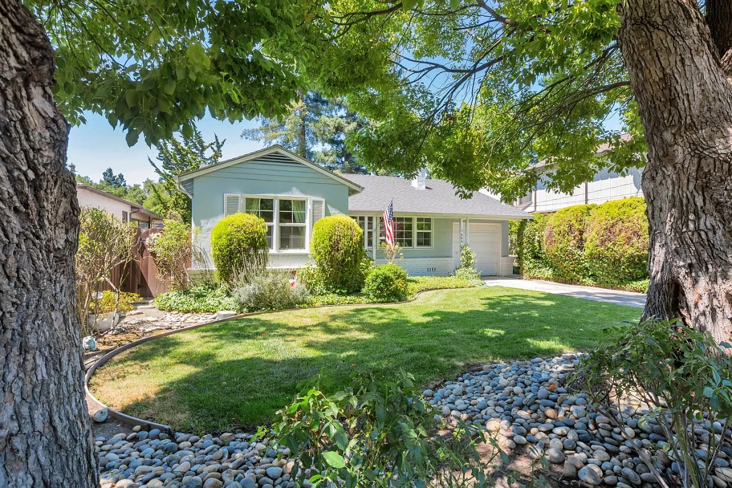464 Rutherford Ave photo 1
