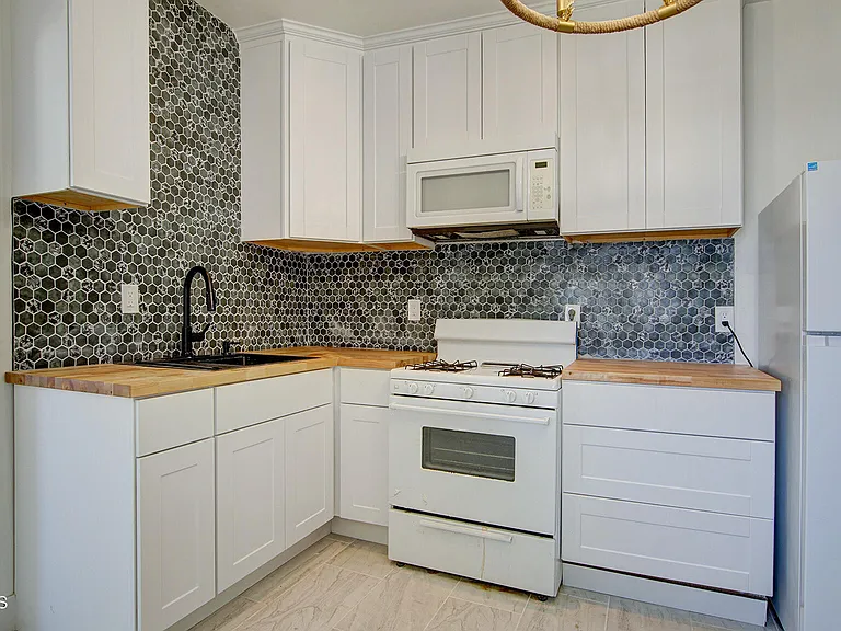 19 Bayview Ave #B — Photo 11