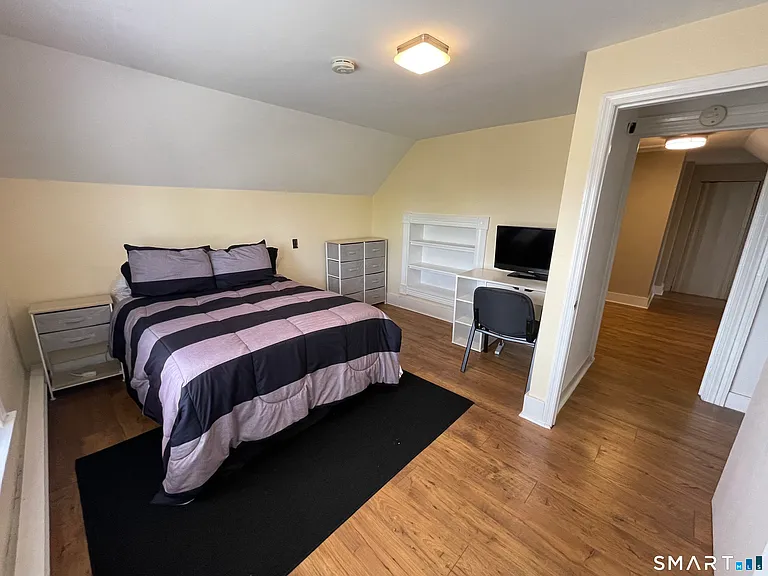 92 Allen St — Photo 17
