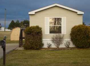 12 Swan Ln, Beecher, IL 60401