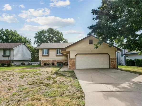 424 N Pine Grove Cir, Wichita, KS 67212
