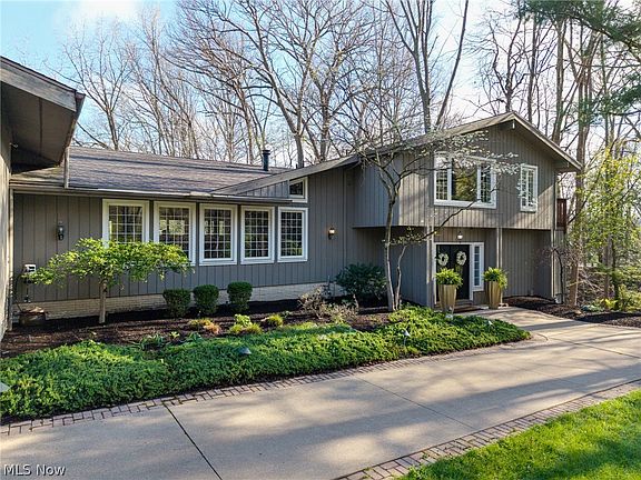 3rd image of 631 Rocky Hollow Dr