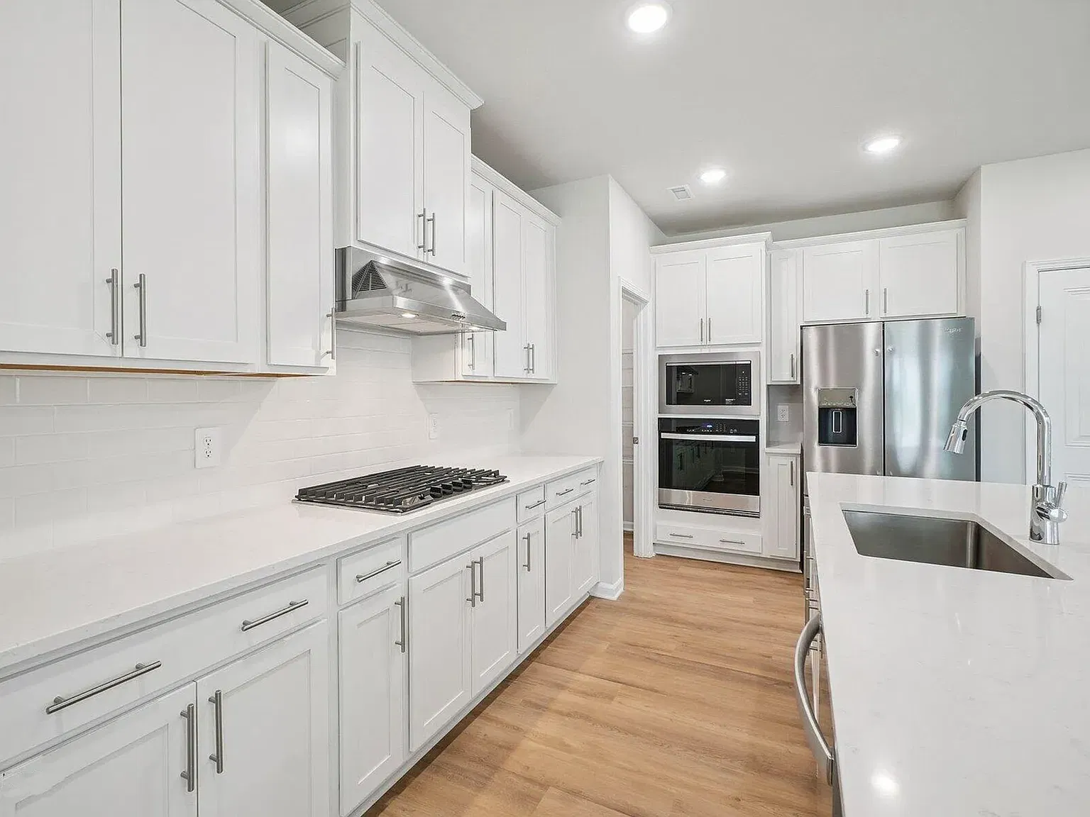 5 bed, 2350 sqft, $2,350 — Photo 4