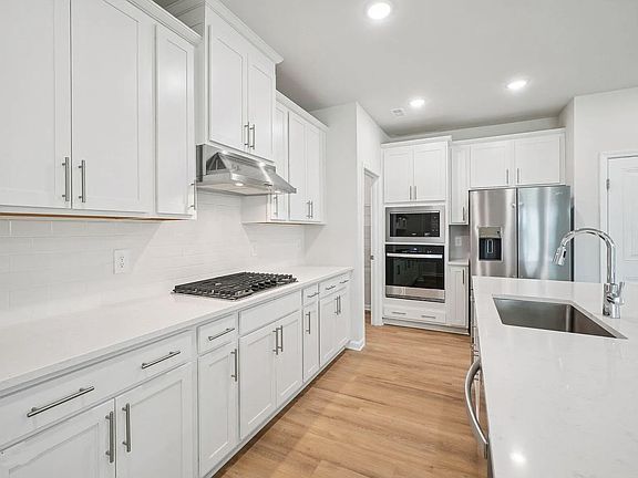 4th image of 633 Red River Dr #0