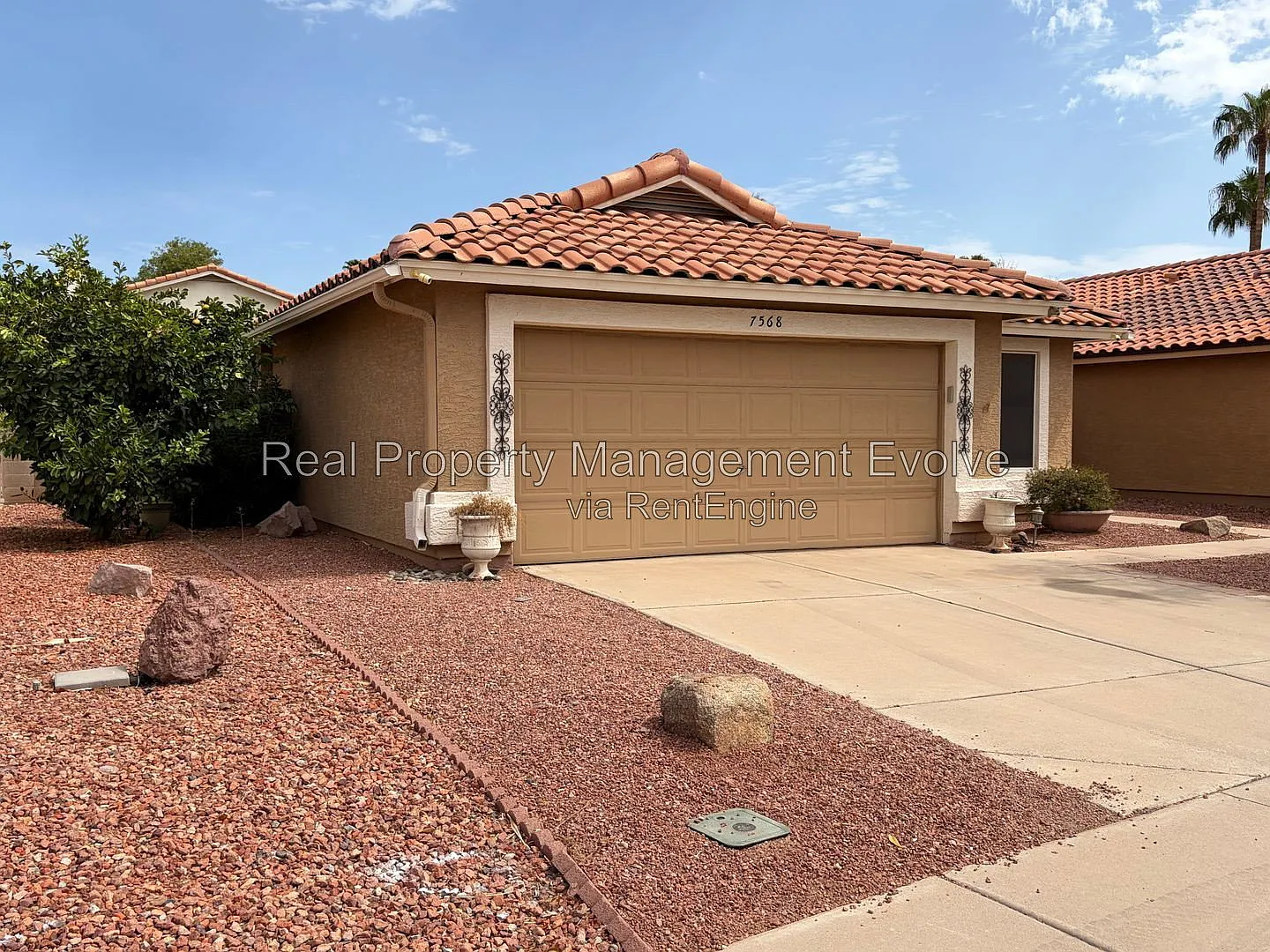 3 bed, 2.0 bath, 1283 sqft, $2,125 — Photo 2