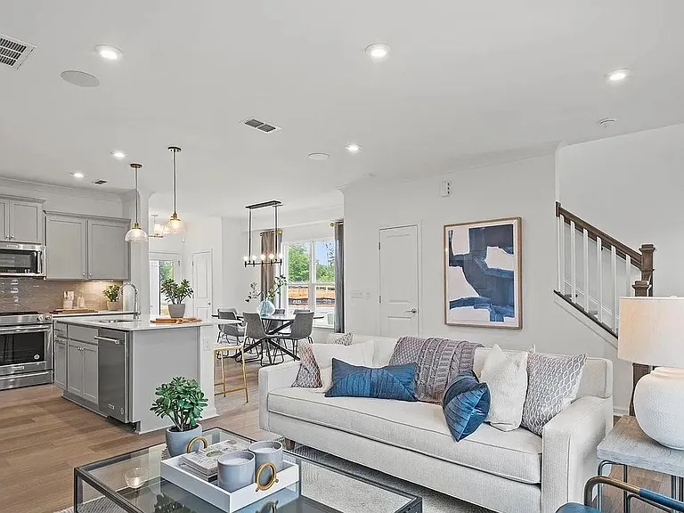 10320 Guardian Dr — Photo 3