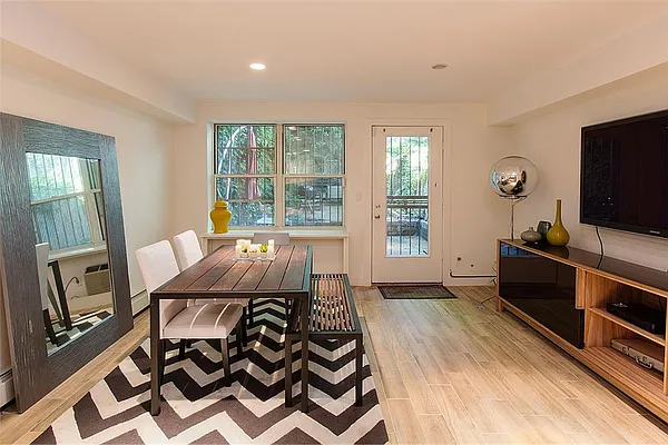 Rented by R New York | media 6