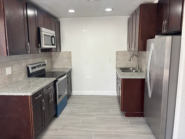 2047 Westwind Rd #1/2 — Photo 5