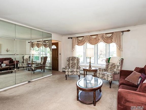 3rd image of 206 Royal Ave