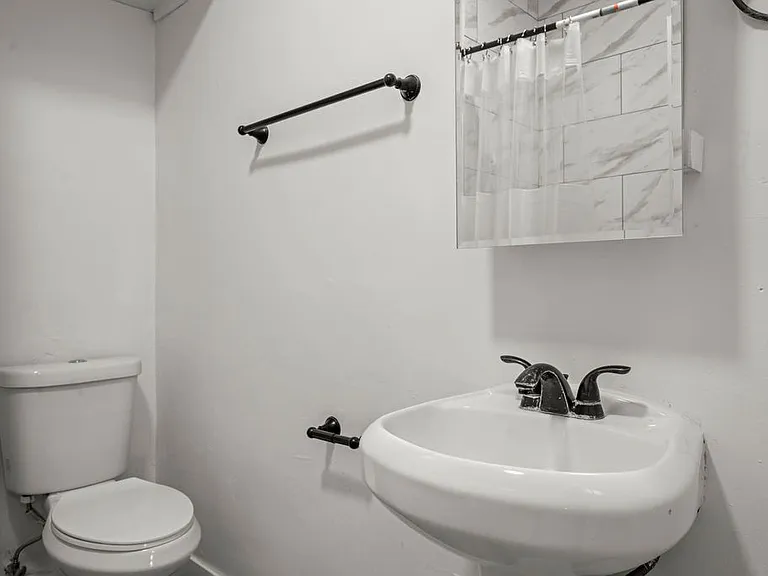 1142 West 17th Street — Photo 16