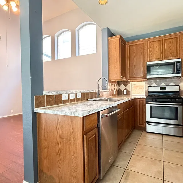 3 bed, 2.5 bath, 1941 sqft, $2,500 — Photo 4
