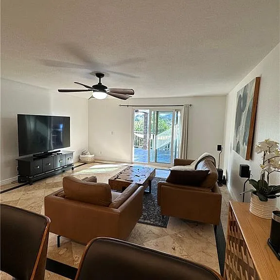 22867 Cove View St #C — Photo 11