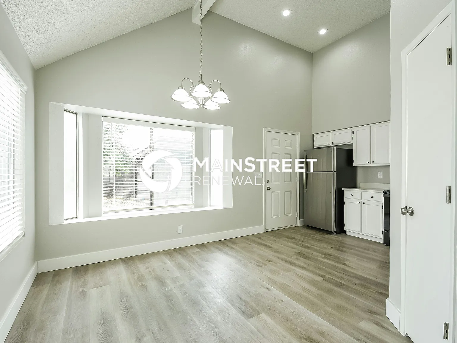 2229 W Ross Ave — Photo 3