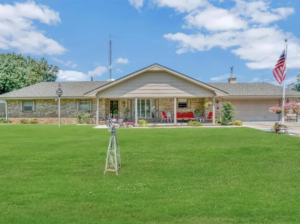 305 E Seger St, Colony, OK 73021