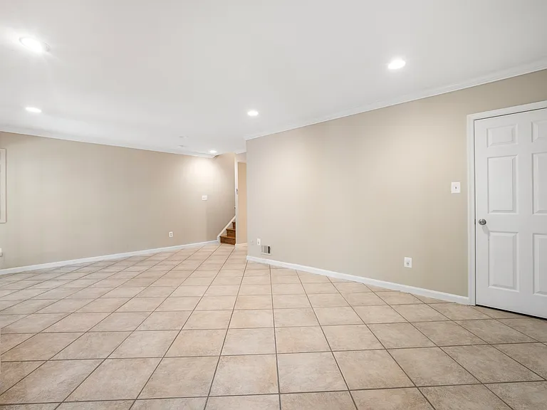 10186 Castlewood Ln — Photo 27