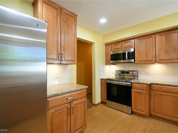 3rd image of 9237 Crestwood Dr