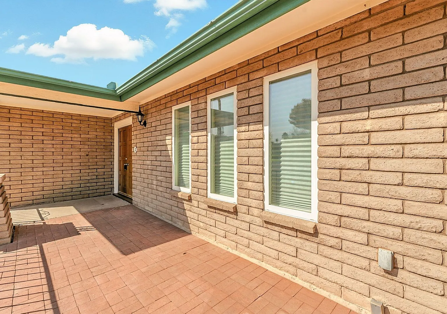 Beautiful 3 bed, 2 bath w/ bonus Room, located in Heritage Heights in Phoniex — Photo 4