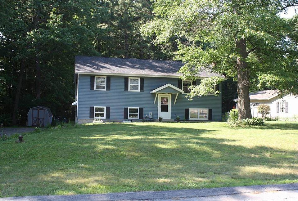 1st image of 4 Hemlock Dr