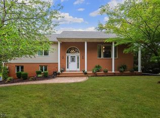 1 Falcon Crest Ln, Hillsborough, NJ 08844