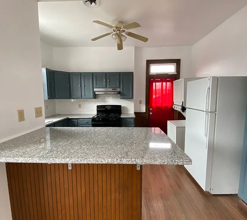 1309 E Carson