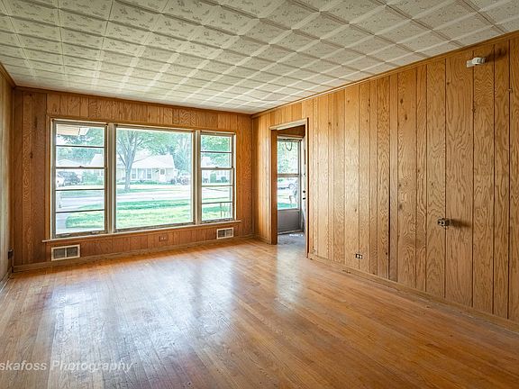 3rd image of 1249 Wayne Dr