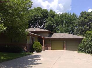 1407 W 38th St, Kearney, NE 68845
