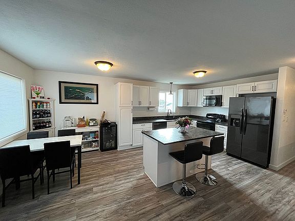 5th image of 912 10th Ave NW