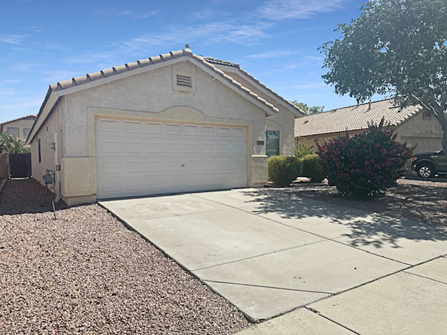 Newer flooring and paint! Excellent location!! — Photo 2