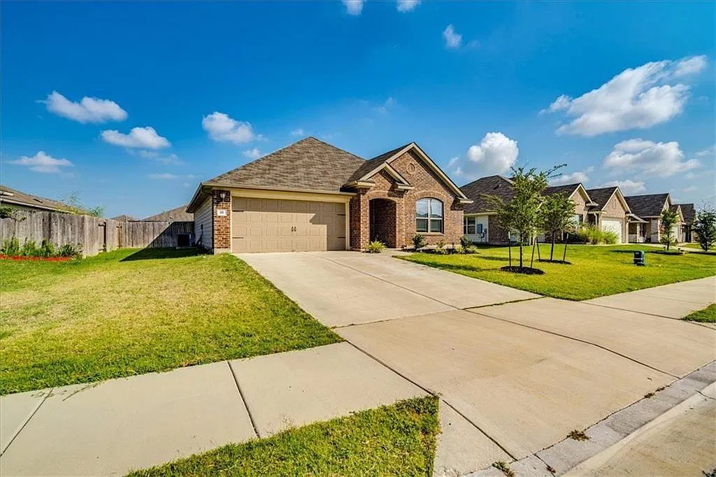 3 bed, 2.0 bath, 1457 sqft, $2,000 — Photo 3
