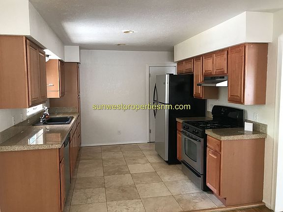 4th image of 2704 Mesa Dr