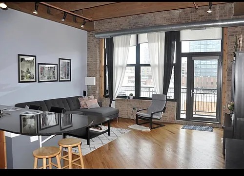 1040 W Adams St #340 Photo 1