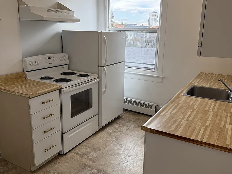 355 Elgin St #C — Photo 7