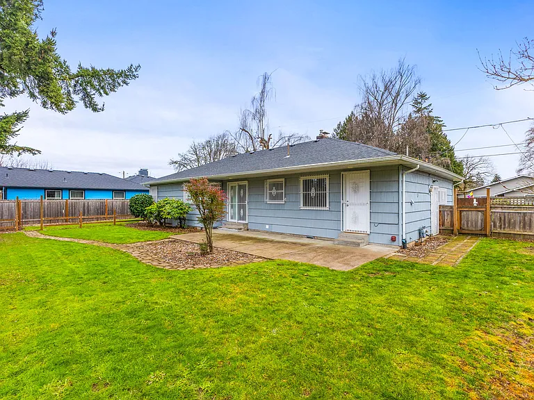 235 Riviera Dr NE — Photo 21