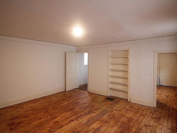4th image of 208 Green St Floor 2