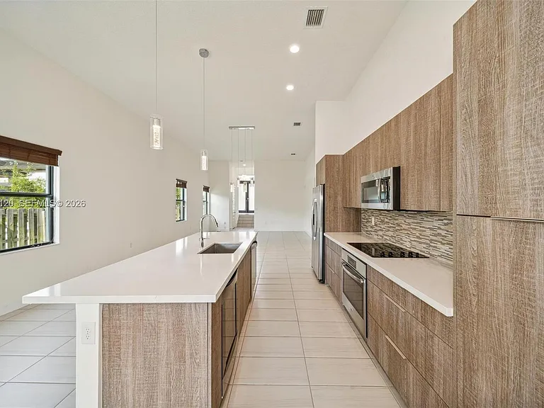 7635 NW 103rd Pl — Photo 17