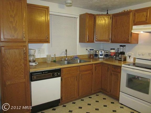 5th image of 3049 East Ave